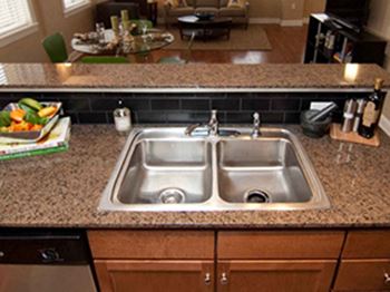 Drop lighting over breakfast bar
